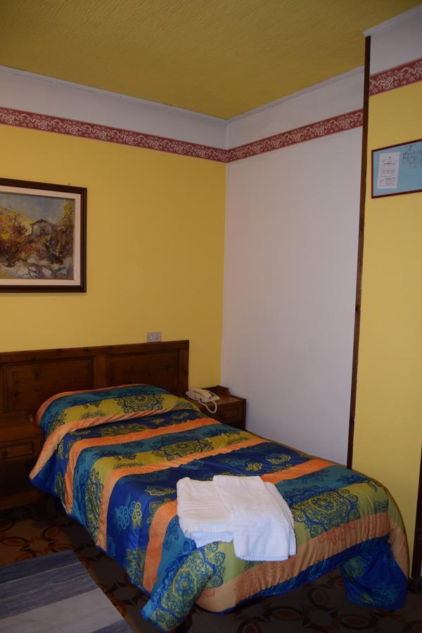 Hotel Torena Aprica Bagian luar foto